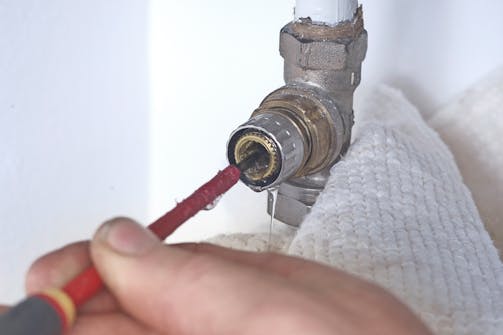 Patteri kylmä alhaalta: Patteri ei lämpene Patteri kylmä alhaalta: Patteri ei lämpene